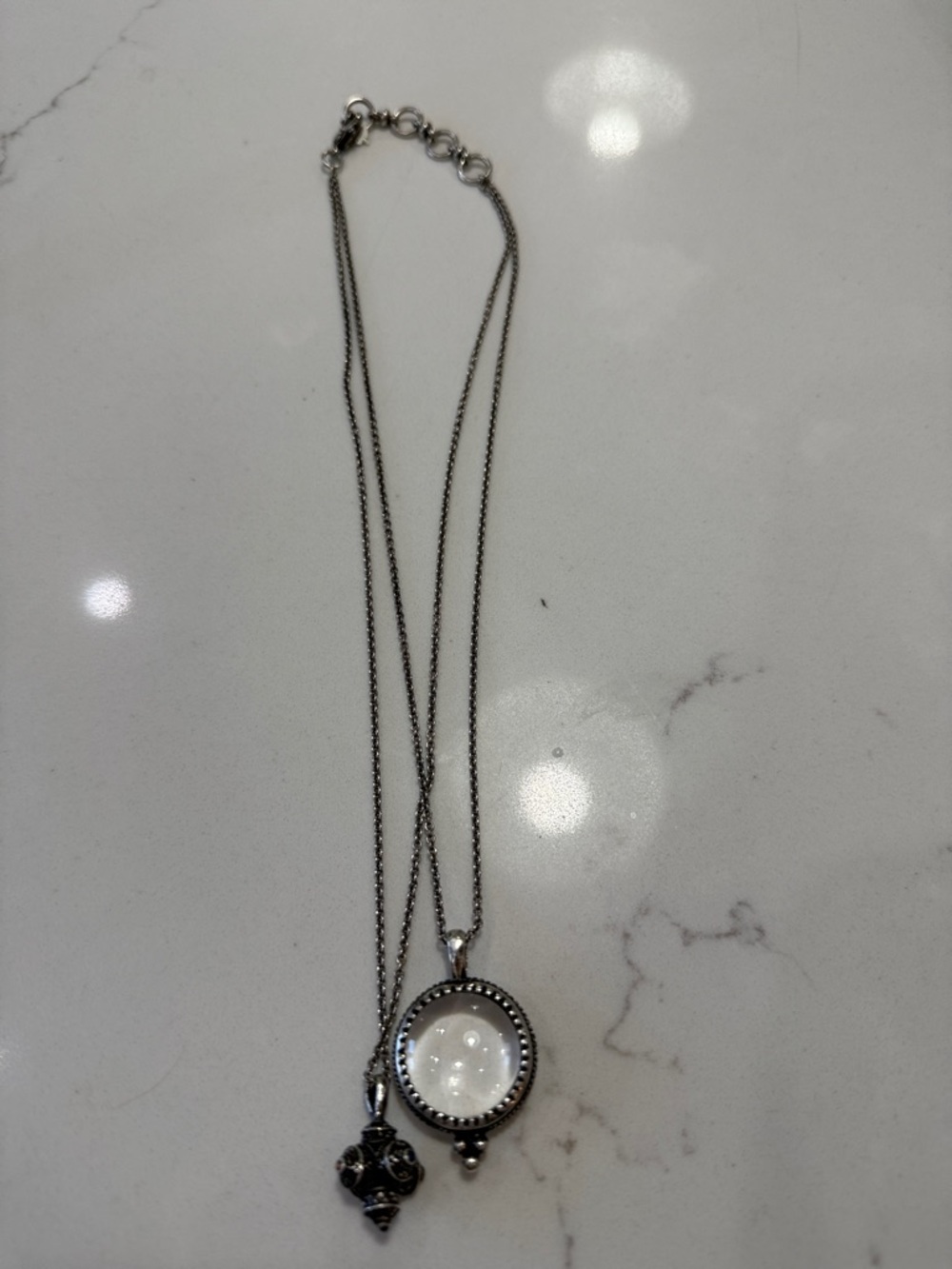 Lucky double chain -
double pendant